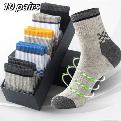 Asymmetrical A/B Style Couple Socks–Harajuku Mismatched Cotton Socks,Fun Casual Unisex Gift for Street Fashion Lovers